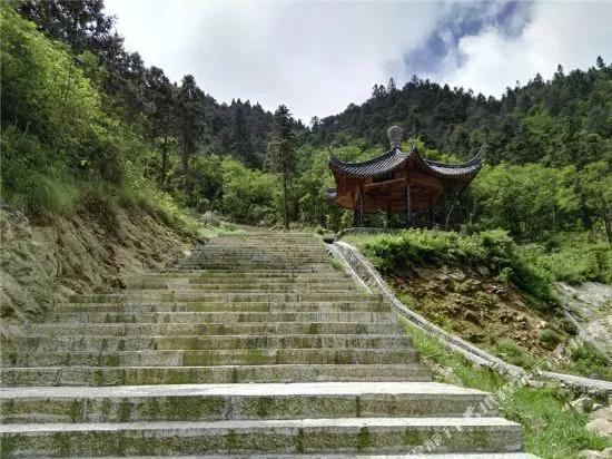 Wolongge Courtyard