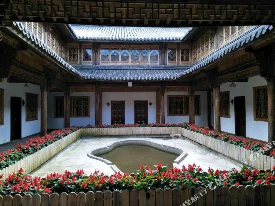 Wolongge Courtyard