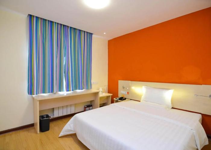 7Days Inn Chain Hotel (Taihe Bus Station)