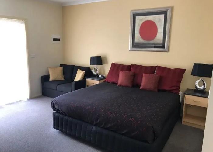 Sportsmans Motor Inn
