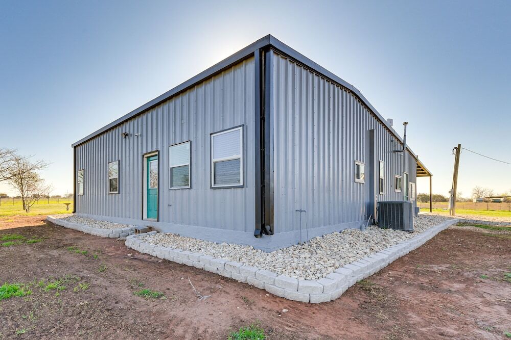 4 Mi to Whitney Lake: Home on 30 Acres!