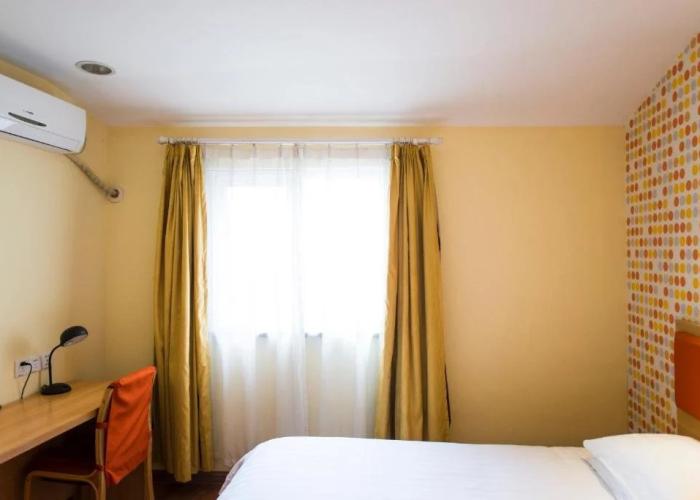 Home Inn Nanjing Xuanwu Avenue East Coach Station