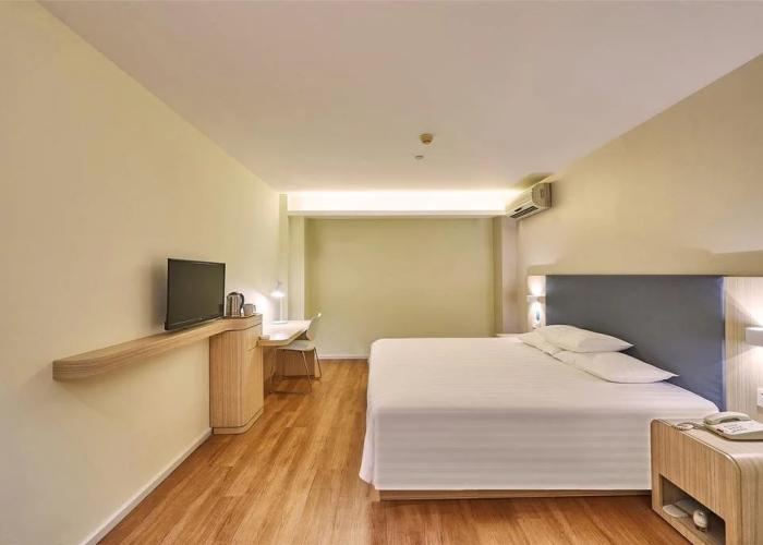 Hanting Hotel Xuyi International Trade Shopping Plaza