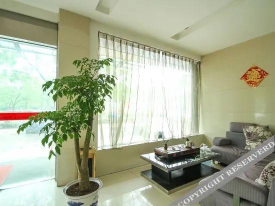 Jinhu A8 Business Hotel