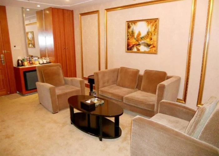 Elegance Hotel