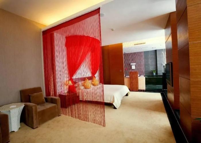 Elegance Hotel