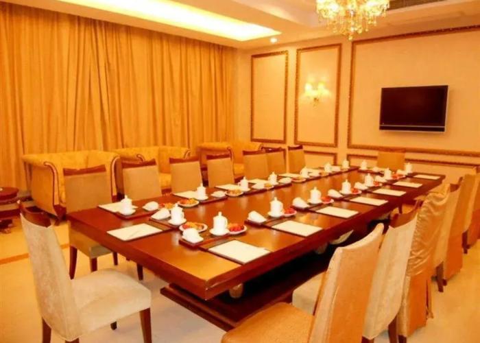 Elegance Hotel