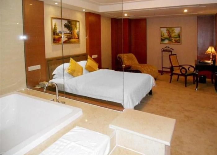 Elegance Hotel