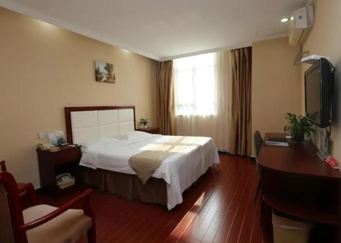 GreenTree Inn Jiangsu Suqian Sihong RenminS)Road Walking Street Express Hotel