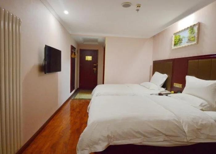 GreenTree Inn Jiangsu Suqian Sihong RenminS)Road Walking Street Express Hotel