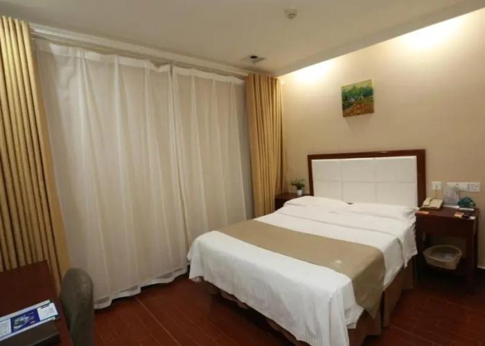 GreenTree Inn Jiangsu Suqian Sihong RenminS)Road Walking Street Express Hotel