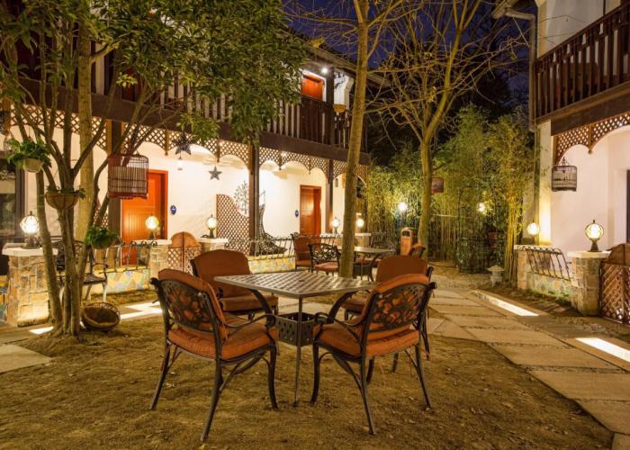 Yurong West Lake Cottage Resort Hotel