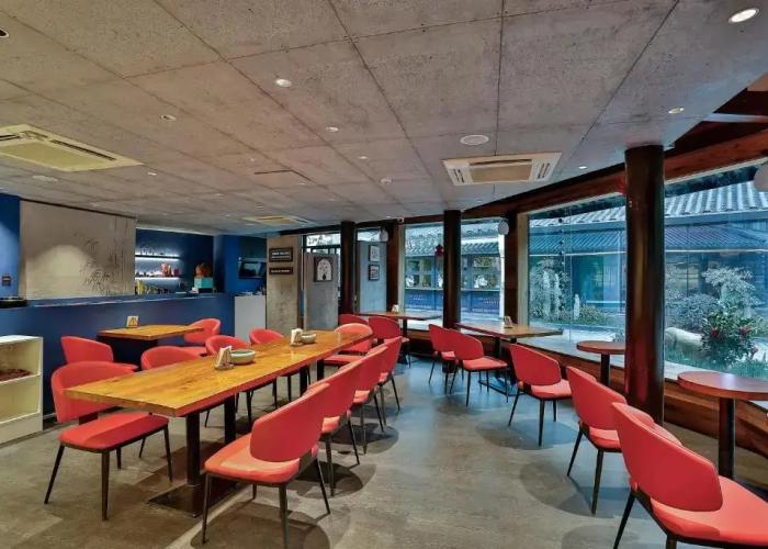 Yurong West Lake Cottage Resort Hotel