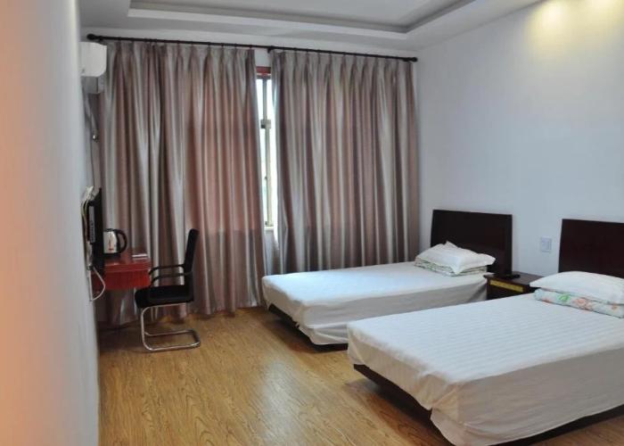 Tonglu Longyinju Hostel