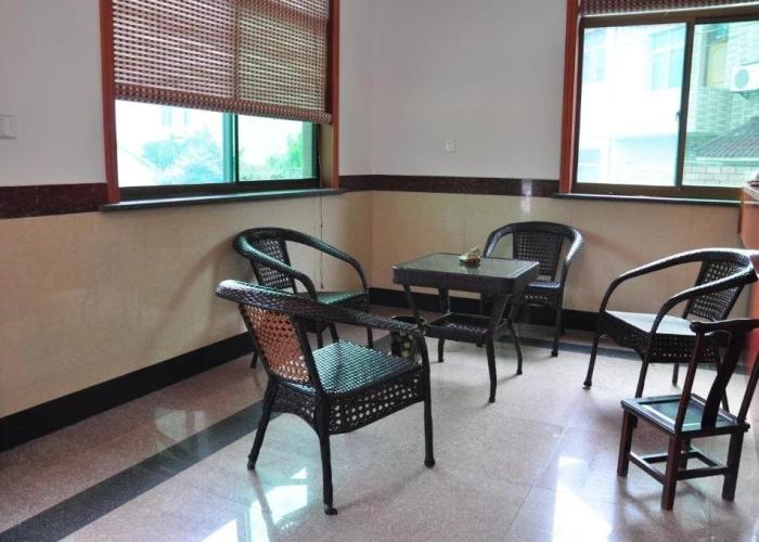 Tonglu Longyinju Hostel