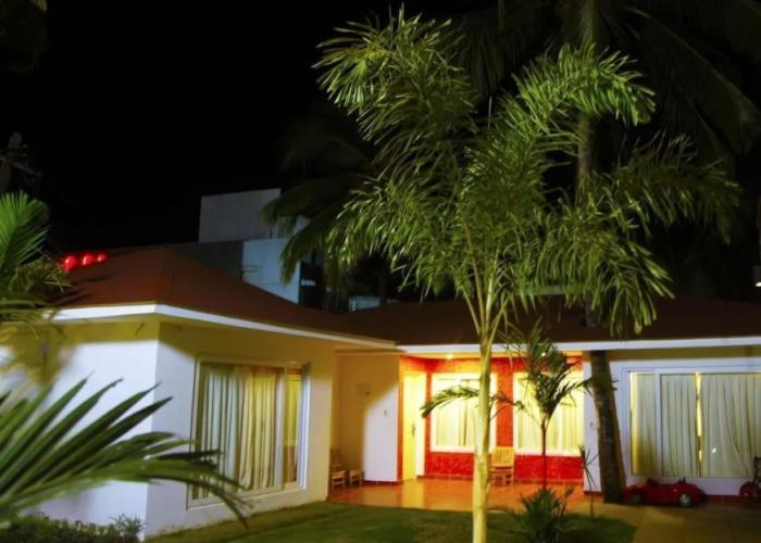 Paparazzi Resort