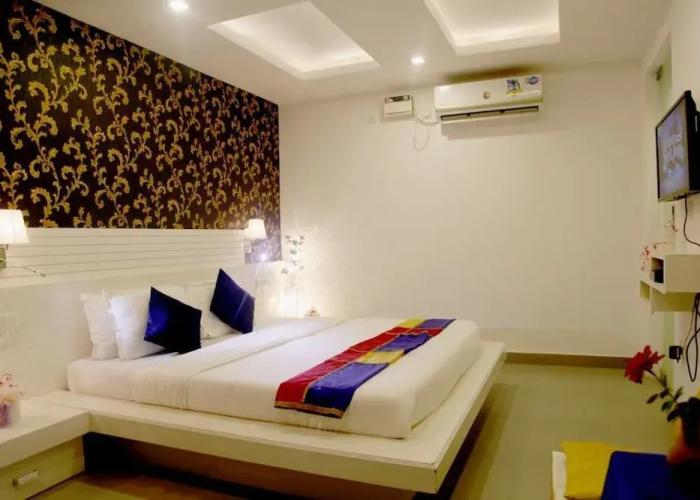 Paparazzi Resort