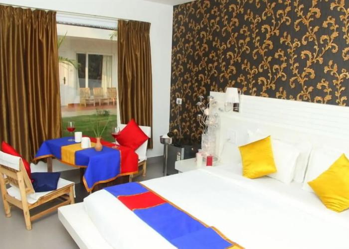 Paparazzi Resort