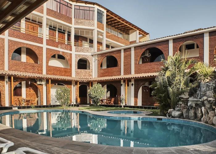 Bris Hotel
