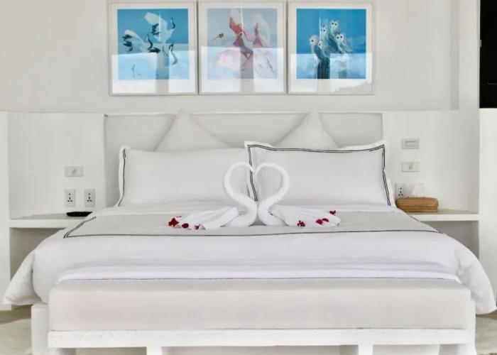 Stunning luxe 220sm villa by the sea entirely private with own pool