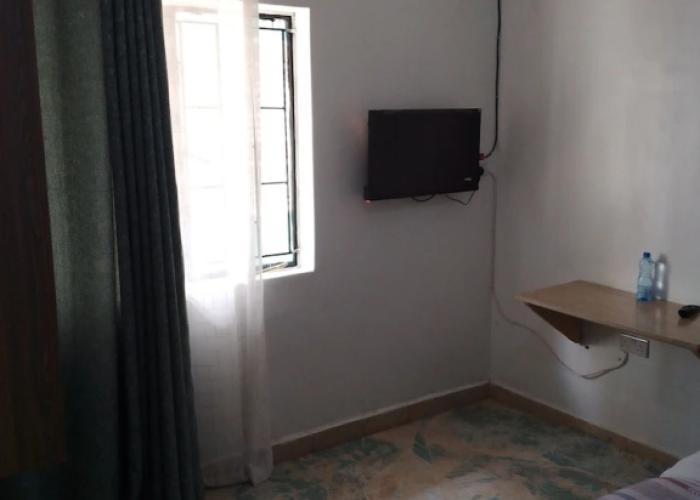 White House Lounge & Guest House