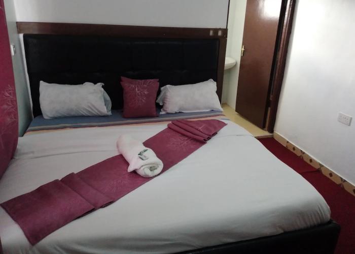 White House Lounge & Guest House