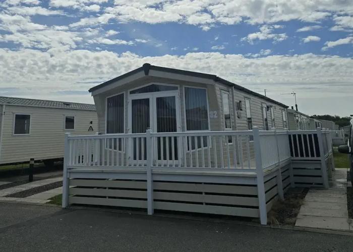 Modern Platinum Standard 2 Bedroom With Decking