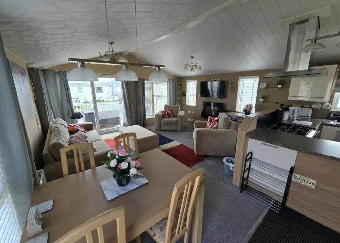 Oaklands Stunning Mini Lodge