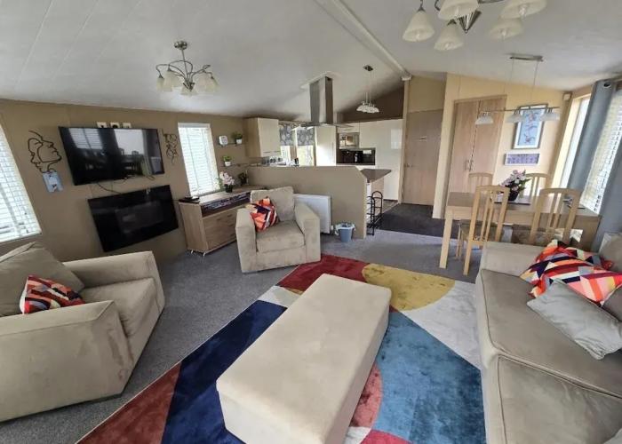 Oaklands Stunning Mini Lodge