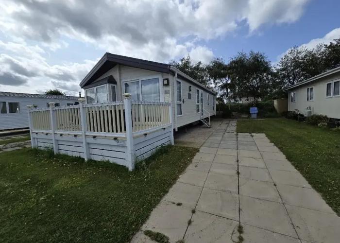 Oaklands Stunning Mini Lodge