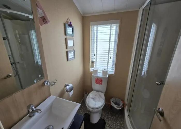Oaklands Stunning Mini Lodge