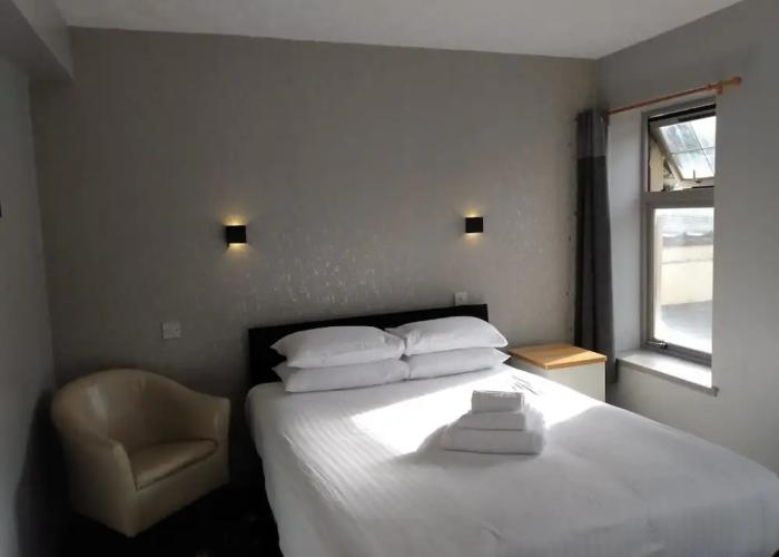Marine Hotel