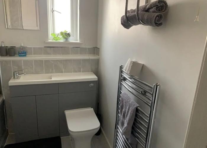 Lovely 2-bed Apartment in Wallasey, Sleeps 4