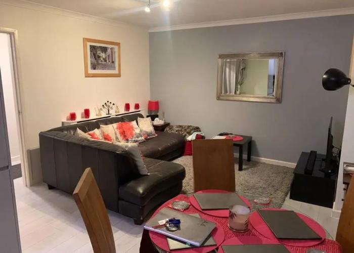 Lovely 2-bed Apartment in Wallasey, Sleeps 4