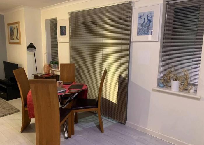 Lovely 2-bed Apartment in Wallasey, Sleeps 4
