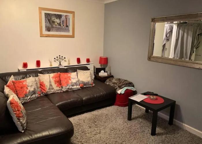 Lovely 2-bed Apartment in Wallasey, Sleeps 4