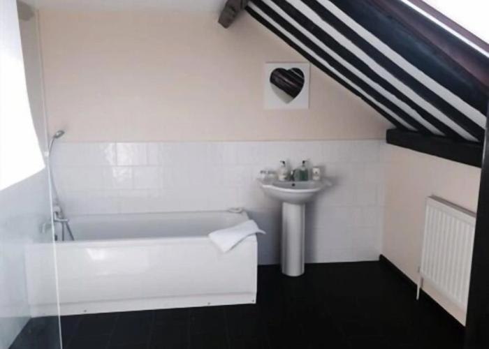 Coach House Hotel