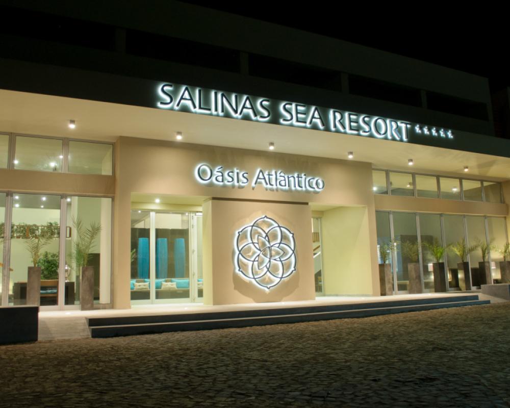 Hotel Oasis Salinas Sea