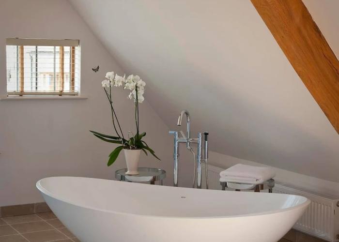Eckington Manor