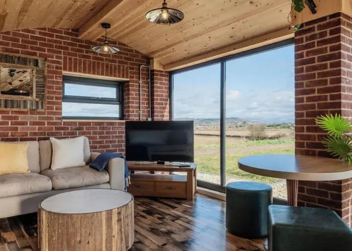 Brick Barn - Luxury Barn by River Avon