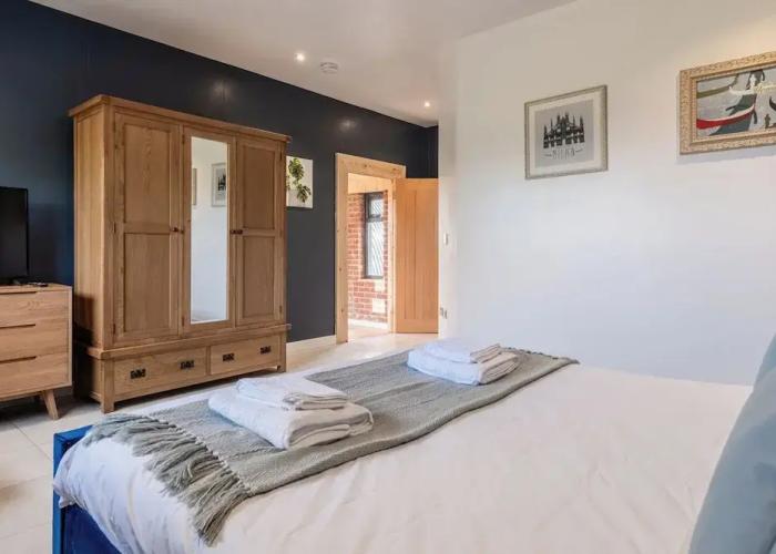 Brick Barn - Luxury Barn by River Avon