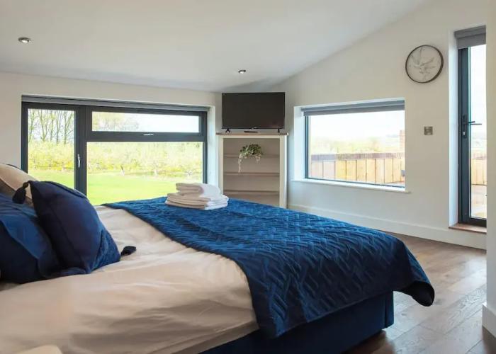 Orchard Barn-Luxury 4 BD Barn Conversion