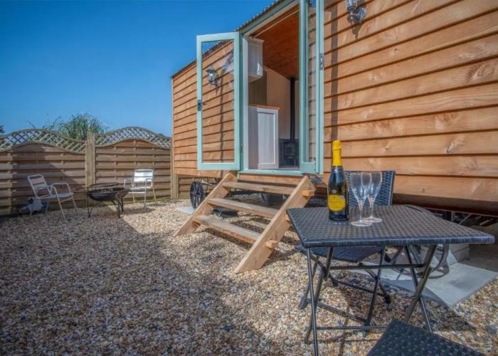 Willow - 1 Bedroom Shepherd's Hut - Amroth