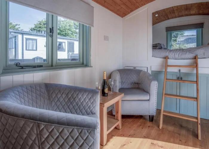 Willow - 1 Bedroom Shepherd's Hut - Amroth