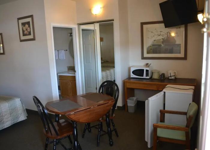 Calabogie Motor Inn