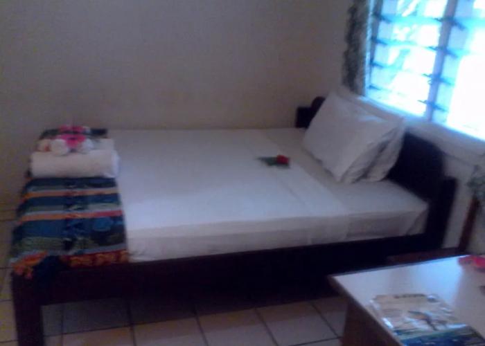 Tropicana Motel & Backpackers