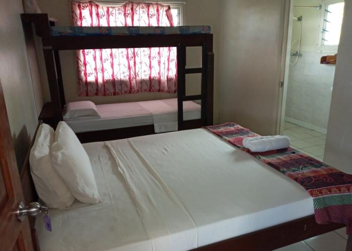 Tropicana Motel & Backpackers