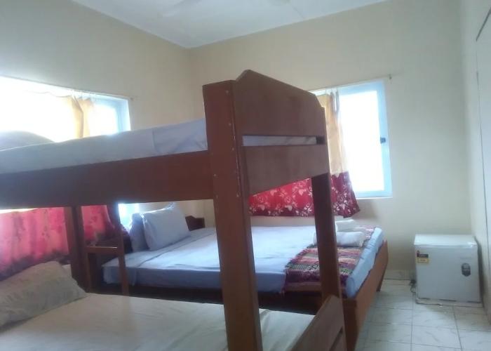 Tropicana Motel & Backpackers