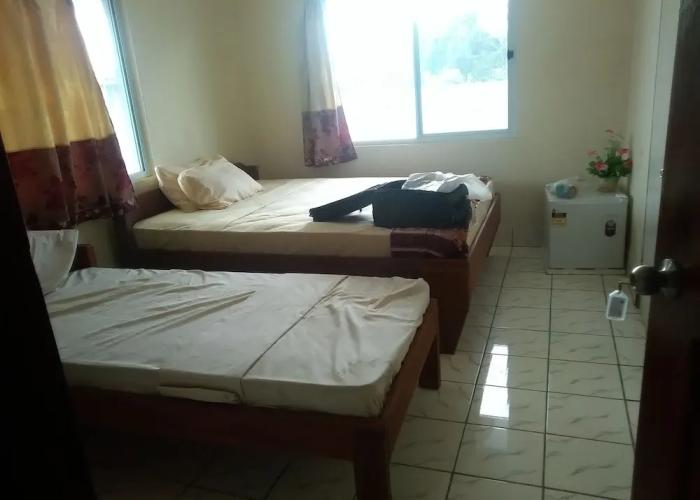 Tropicana Motel & Backpackers