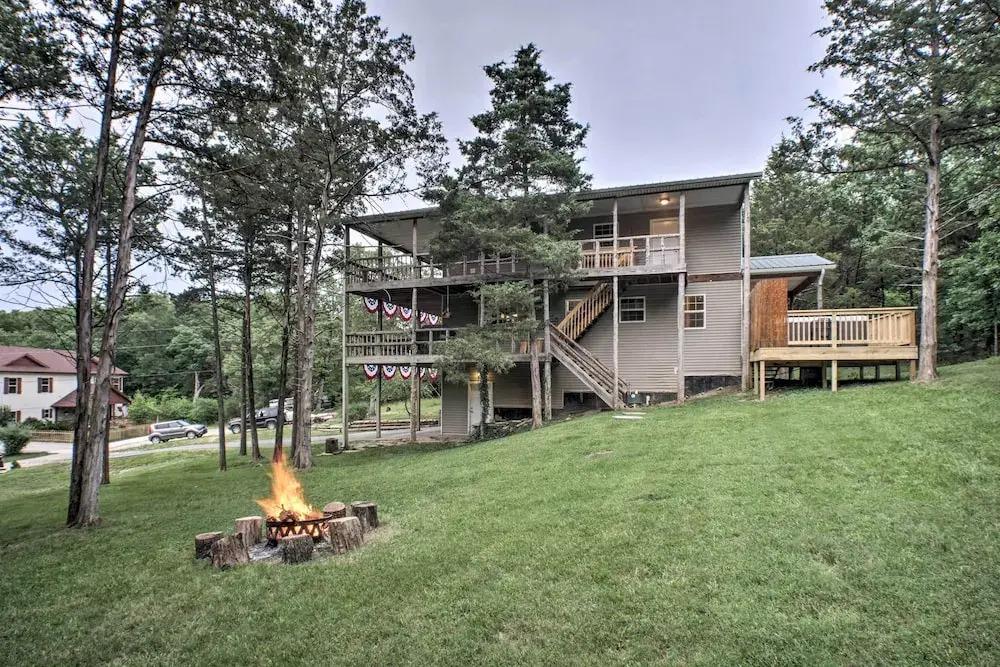 Lakeside Blue Eye Escape w/ Game Room & Hot Tub!